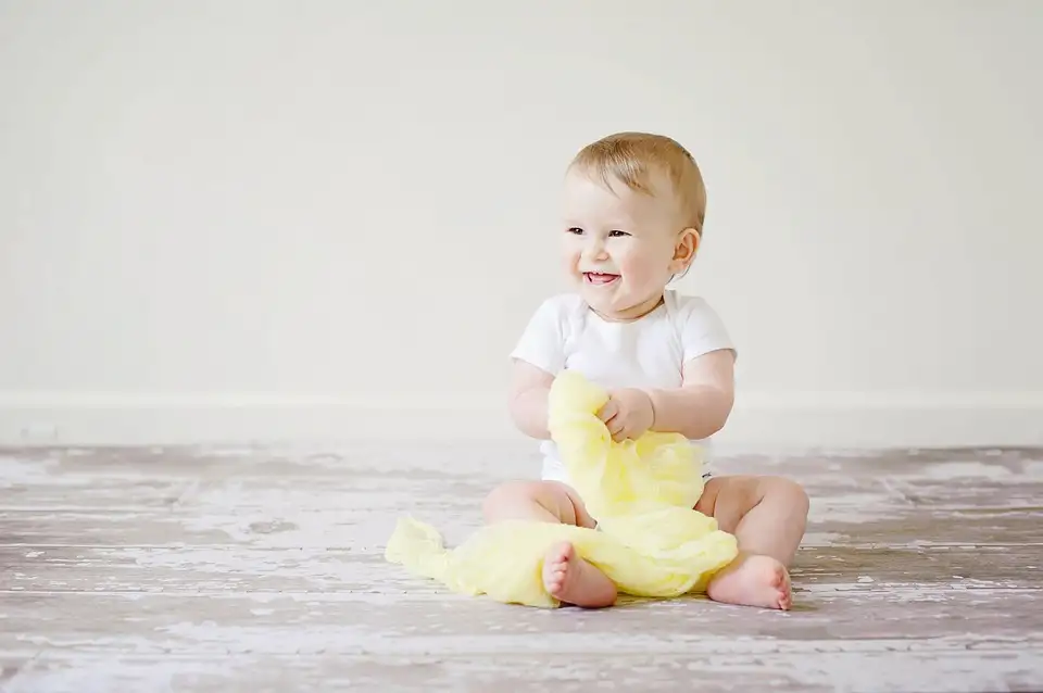 Major Milestones and Tips to manage your 8-month-old baby 